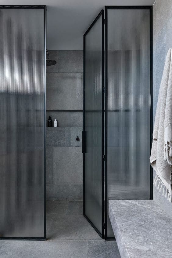Mampara abatible de ducha en Madrid